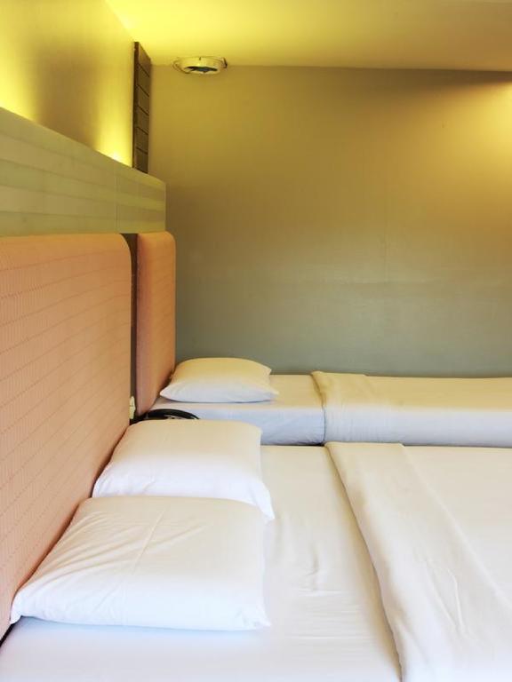 Pradipat Hotel Банкок Екстериор снимка