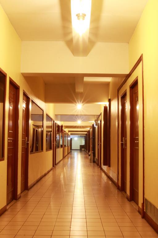 Pradipat Hotel Банкок Екстериор снимка