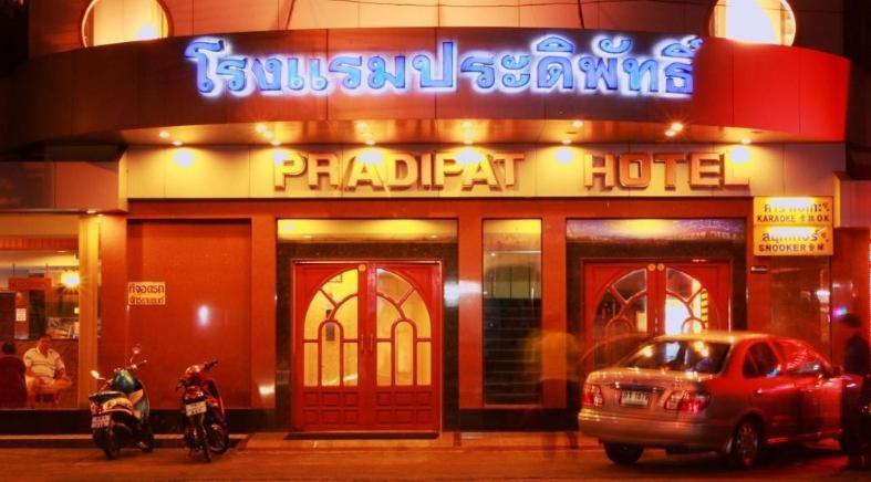 Pradipat Hotel Банкок Екстериор снимка