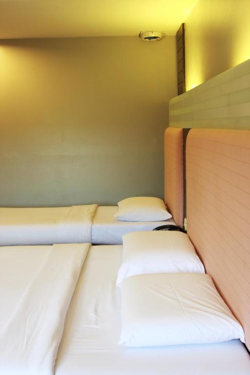 Pradipat Hotel Банкок Стая снимка
