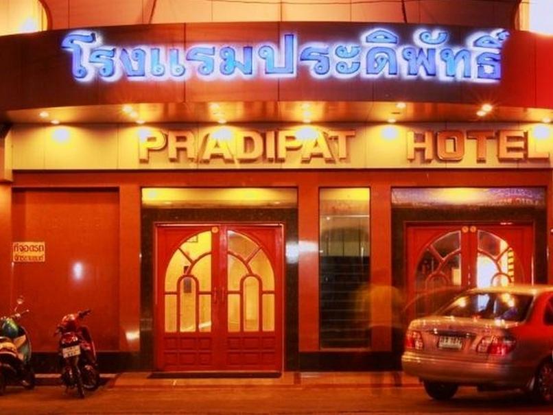 Pradipat Hotel Банкок Екстериор снимка